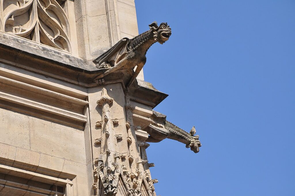 Gárgolas en el Palacio de Justicia de Ruan (Francia)- sátira visual - arte