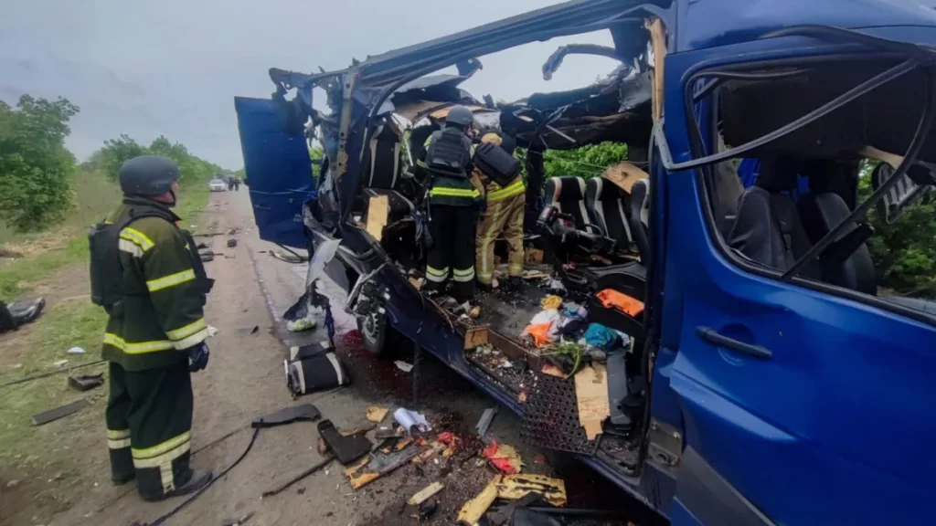 Ataque de Rusia a furgoneta en Ucrania deja nueve muertos