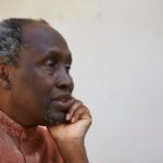 Murió Ngũgĩ wa Thiong’o, el escritor de Kenia, África que desafió el colonialismo con literatura en lengua indígena y vivió exiliado por su activismo