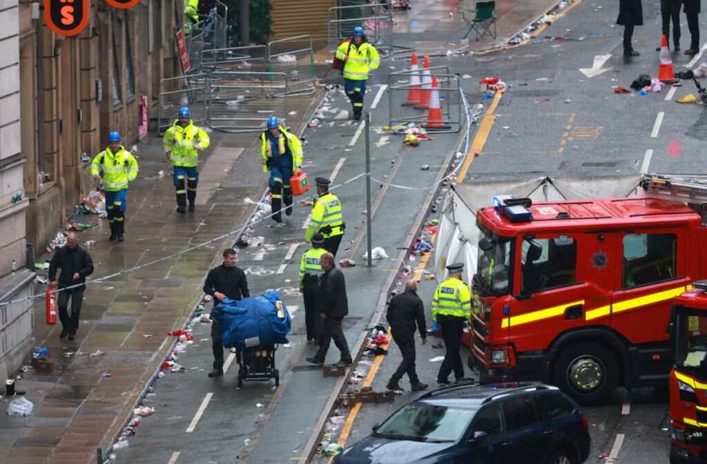 liverpool - accidente - conductor - herido - desfile deportivo - celebración - inglaterra - 47