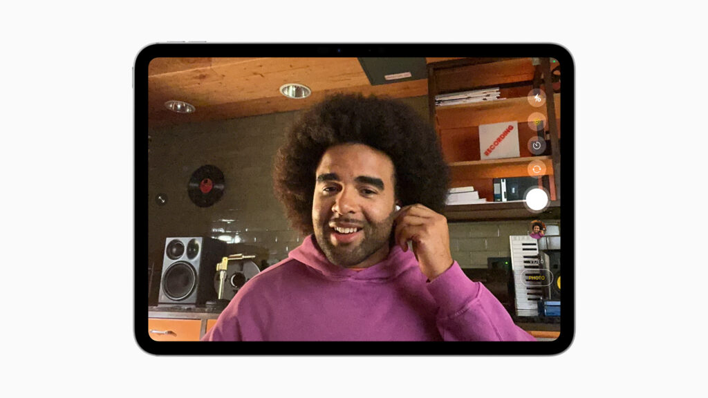 Apple-WWDC25-AirPods-4-2