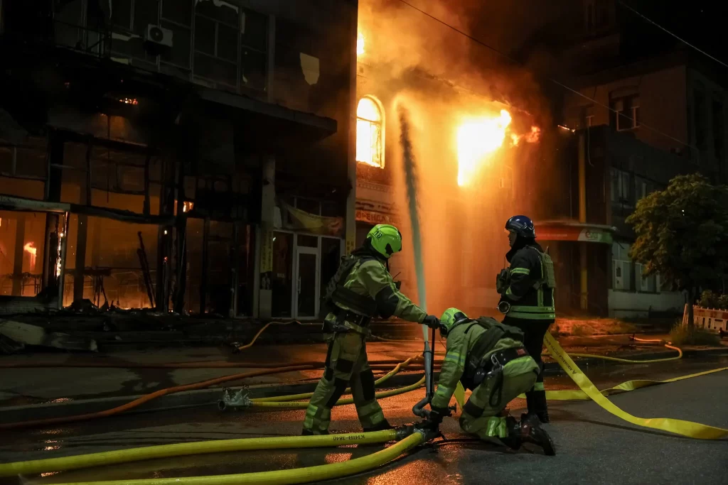 ¡Járkiv arde! El ataque más feroz de Rusia sacude Ucrania